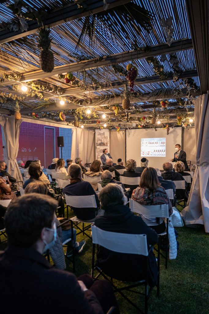 1. Sukkah - tradizionale capanna adornata da frutta di stagione