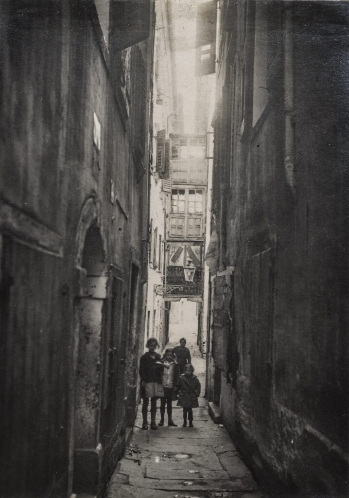 9. PIETRO OPIGLIA (Pola 1877- Trieste 1948) attribuito, VIA DELLE SCUOLE ISRAELITICHE N. 2 (DA VIA RIBORGO) - TRIESTE