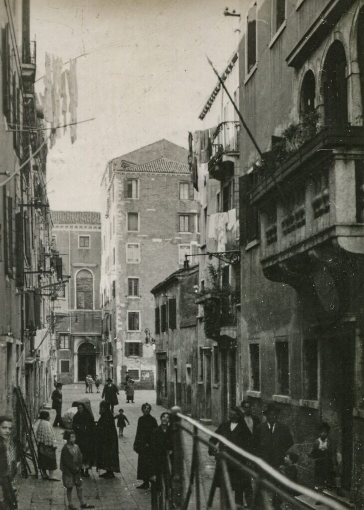 10. Bruck Sándor CALLE GHETTO VECCHIO - VENEZIA Venezia, 1927