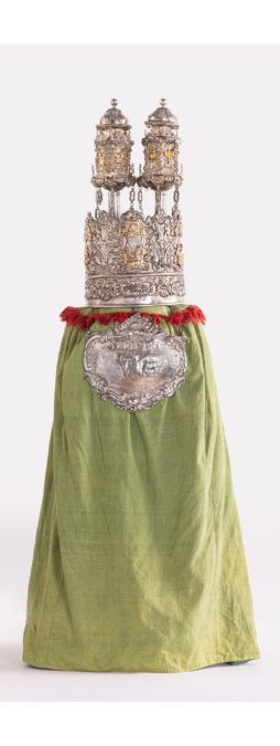 1. Torah mantle